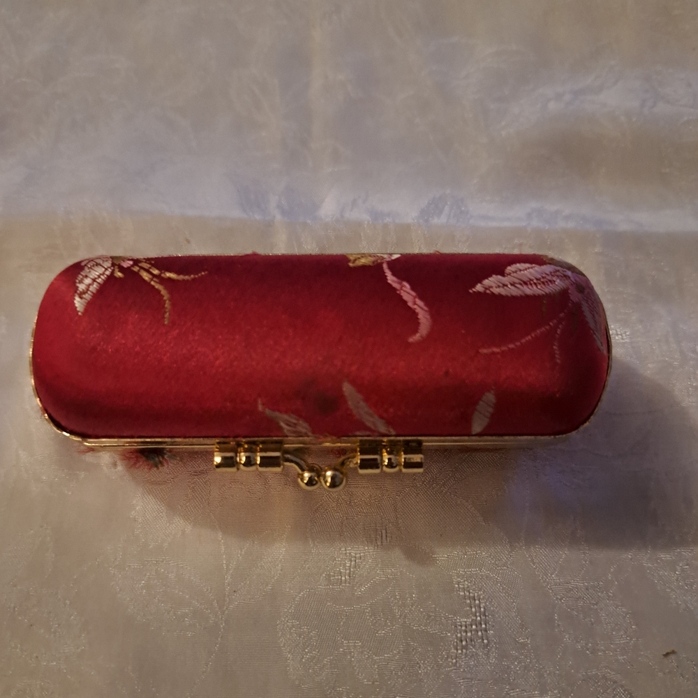 VINTAGE LIPSTICK HOLDER - Picture 2 of 3